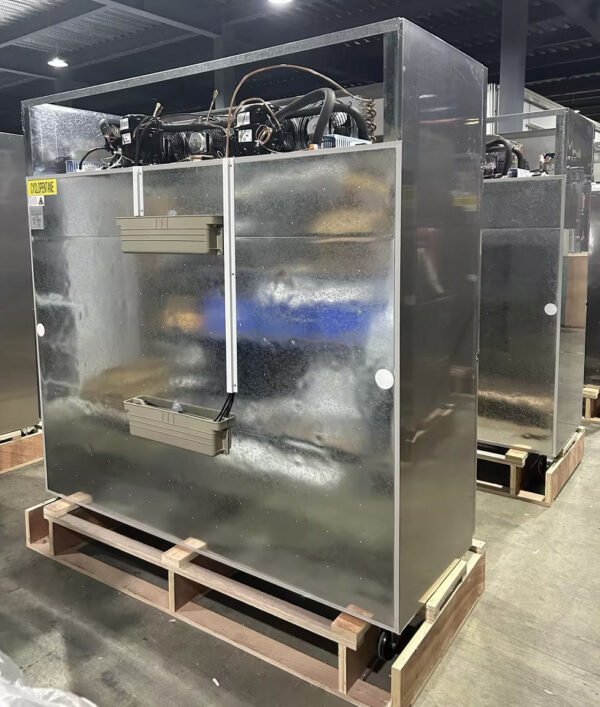Chef AAA - SCD-660R 72" Commercial Reach-In Refrigerator with 6 Solid Half Doors - Image 5